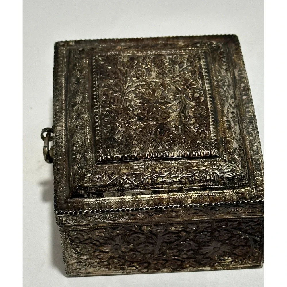 Vintagemetal Trinket Jewelry Make Up Box 3